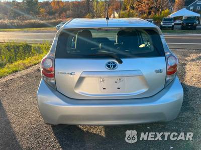 2013 Toyota Prius c Two - zdjęcie 6 z 22 - miniatura