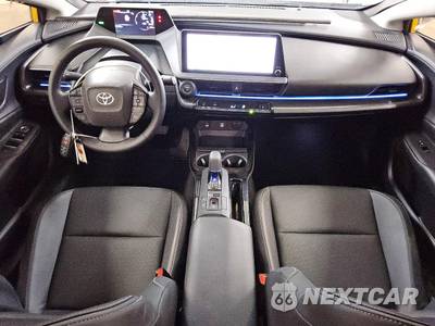 2026 Toyota Prius Nightshade Edition - zdjęcie 12 z 15 - miniatura