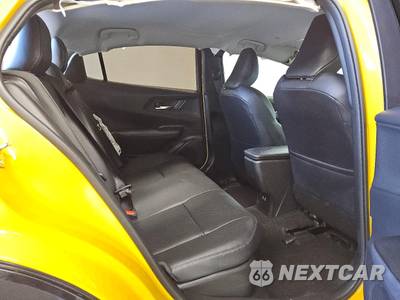 2026 Toyota Prius Nightshade Edition - zdjęcie 13 z 15 - miniatura