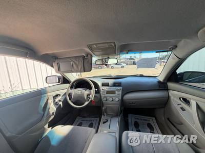 2011 Toyota Camry LE - zdjęcie 17 z 44 - miniatura