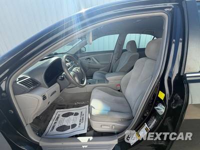 2011 Toyota Camry LE - zdjęcie 24 z 44 - miniatura