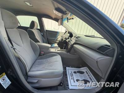 2011 Toyota Camry LE - zdjęcie 28 z 44 - miniatura