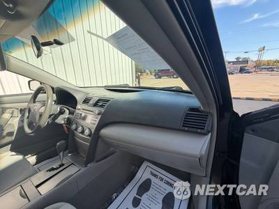 2011 Toyota Camry LE - zdjęcie 29 z 44 - miniatura