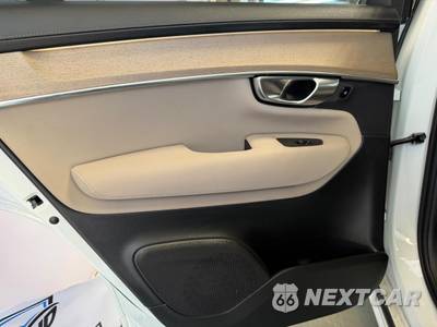 2026 Volvo XC90 B6 Plus 7-Passenger - zdjęcie 18 z 46 - miniatura