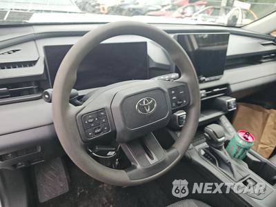 2026 Toyota RAV4 Hybrid LE - zdjęcie 10 z 17 - miniatura