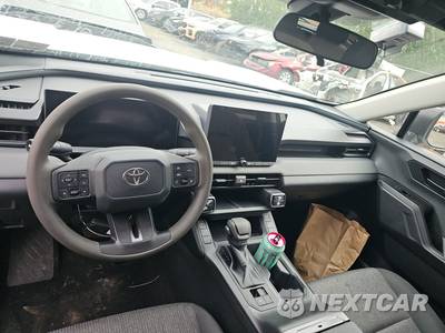 2026 Toyota RAV4 Hybrid LE - zdjęcie 11 z 17 - miniatura
