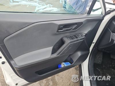 2026 Toyota RAV4 Hybrid LE - zdjęcie 9 z 17 - miniatura