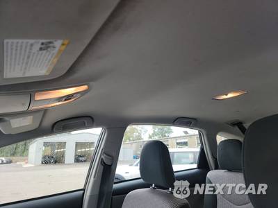 2017 Toyota Prius v Two - zdjęcie 20 z 34 - miniatura