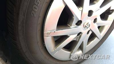 2017 Toyota Prius v Two - zdjęcie 23 z 34 - miniatura