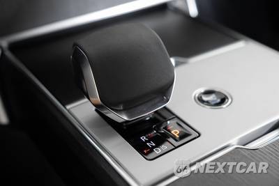 2025 Land Rover Range Rover Autobiography - zdjęcie 33 z 40 - miniatura