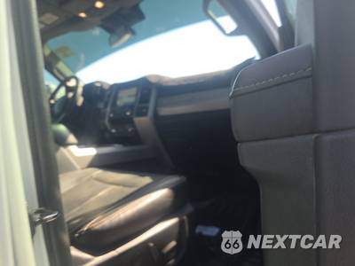 2020 Ford Super Duty F-350 Lariat Crew Cab Medium Bed - zdjęcie 8 z 31 - miniatura