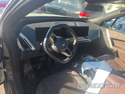 2024 BMW iX Sports Activity Vehicle xDrive50 - zdjęcie 10 z 20 - miniatura