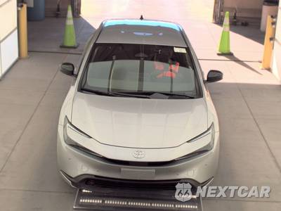 2026 Toyota Prius LE - zdjęcie 2 z 19 - miniatura