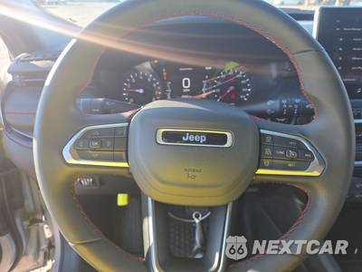 2025 Jeep Compass Trailhawk - zdjęcie 10 z 27 - miniatura