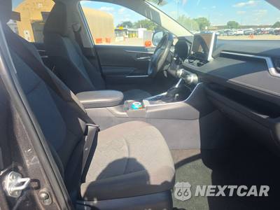 2025 Toyota RAV4 Hybrid XLE - zdjęcie 8 z 23 - miniatura