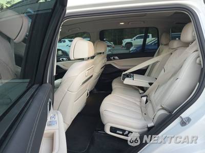 2025 BMW X7 xDrive40i - zdjęcie 13 z 23 - miniatura
