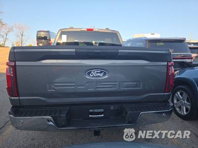2025 Ford F-150 XLT Crew Cab Short Bed - zdjęcie 5 z 26 - miniatura