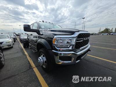 2023 Ram 4500 Cab Chassis SLT Crew Cab DRW - zdjęcie 3 z 31 - miniatura