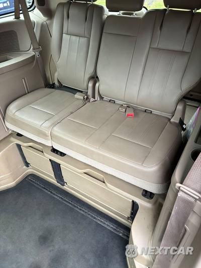 2016 Chrysler Town & Country Touring 121.2" WB - zdjęcie 12 z 22 - miniatura