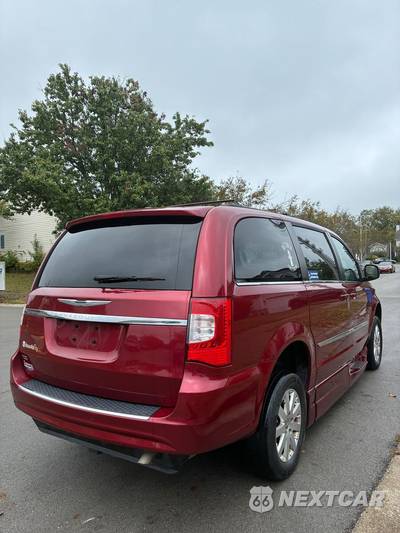 2016 Chrysler Town & Country Touring 121.2" WB - zdjęcie 5 z 22 - miniatura