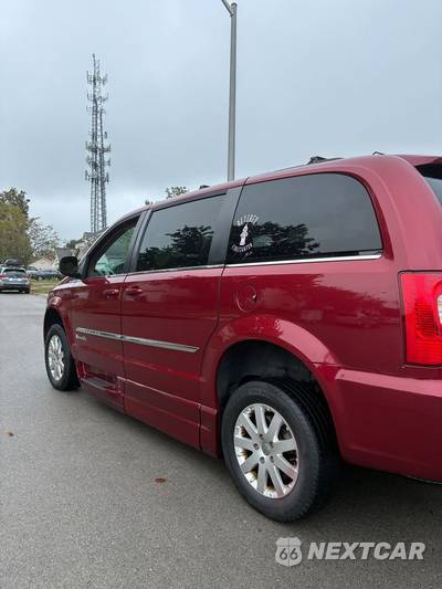 2016 Chrysler Town & Country Touring 121.2" WB - zdjęcie 16 z 22 - miniatura