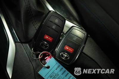 2023 Toyota Corolla Cross Hybrid SE - zdjęcie 25 z 28 - miniatura