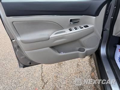 2017 Mitsubishi Outlander Sport LE - zdjęcie 22 z 41 - miniatura