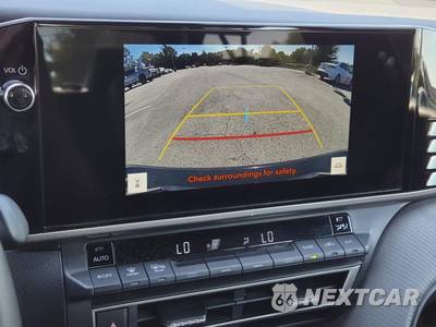 2025 Toyota Camry SE - zdjęcie 17 z 30 - miniatura
