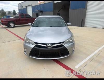 2016 Toyota Camry SE - zdjęcie 2 z 45 - miniatura