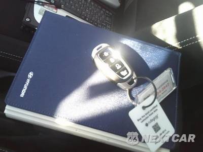 2026 Hyundai Venue SEL - zdjęcie 8 z 30 - miniatura