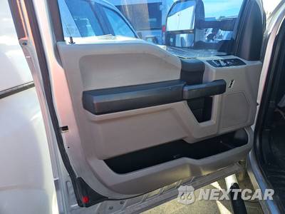 2017 Ford Super Duty F-450 Cab Chassis XL Extended Cab w/Rear Doors DRW - zdjęcie 9 z 17 - miniatura