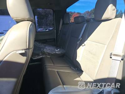 2017 Ford Super Duty F-450 Cab Chassis XL Extended Cab w/Rear Doors DRW - zdjęcie 13 z 17 - miniatura
