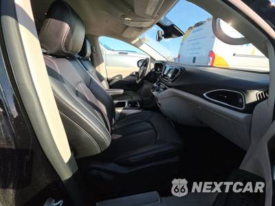 2024 Chrysler Pacifica Touring L 121.6" WB - zdjęcie 8 z 24 - miniatura