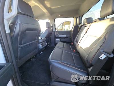 2026 Ford Super Duty F-250 Lariat Crew Cab Medium Bed - zdjęcie 13 z 23 - miniatura