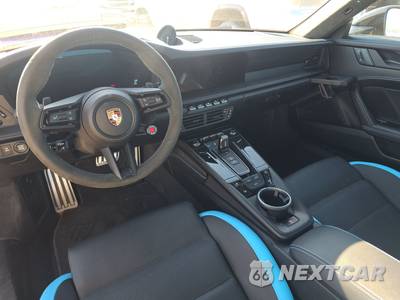 2026 Porsche 911 Carrera 4 GTS - zdjęcie 11 z 22 - miniatura