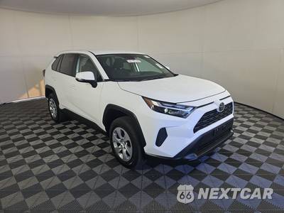 2025 Toyota RAV4 LE - zdjęcie 3 z 17 - miniatura