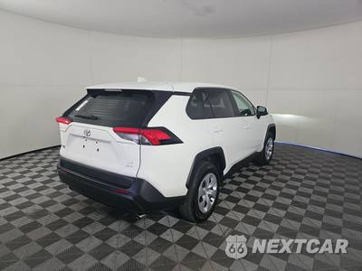 2025 Toyota RAV4 LE - zdjęcie 4 z 17 - miniatura