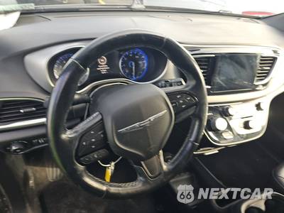 2018 Chrysler Pacifica Touring L Plus 121.6" WB - zdjęcie 10 z 24 - miniatura