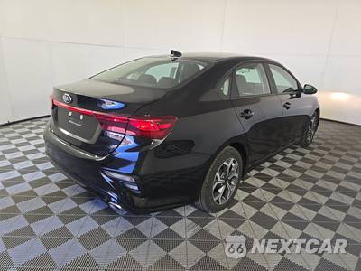 2021 Kia Forte LXS - zdjęcie 4 z 18 - miniatura