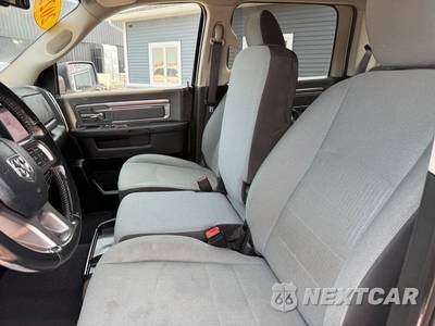 2022 Ram 1500 Classic SLT Crew Cab Short Bed - zdjęcie 16 z 64 - miniatura