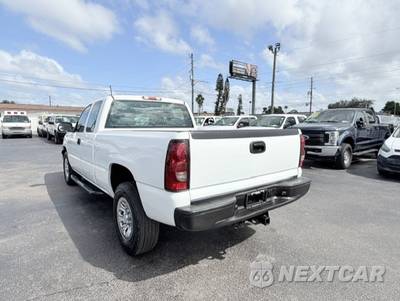 2005 Chevrolet Silverado 1500 WT Extended Cab Medium Bed 1SW w/Rear Doors - zdjęcie 8 z 16 - miniatura