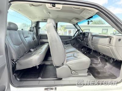 2005 Chevrolet Silverado 1500 WT Extended Cab Medium Bed 1SW w/Rear Doors - zdjęcie 15 z 16 - miniatura