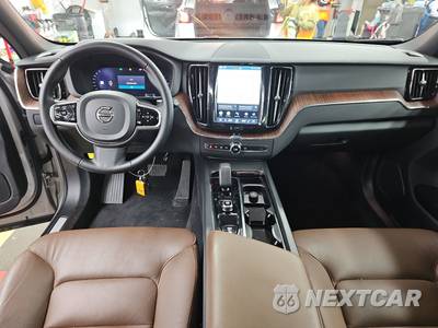 2024 Volvo XC60 Recharge Plug-In Hybrid T8 Plus Dark Theme - zdjęcie 11 z 24 - miniatura