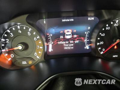 2025 Jeep Compass Trailhawk - zdjęcie 12 z 26 - miniatura