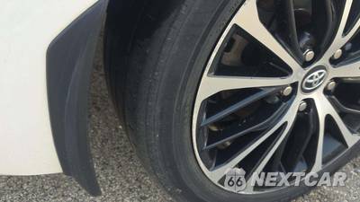 2019 Toyota Camry SE - zdjęcie 28 z 39 - miniatura