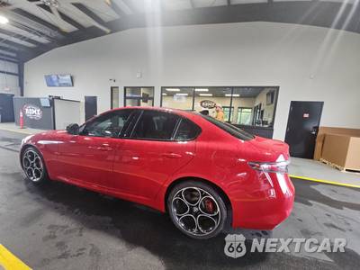 2024 Alfa Romeo Giulia Competizione - zdjęcie 6 z 17 - miniatura