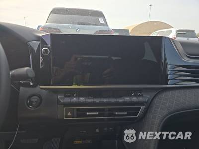 2025 Toyota Camry XLE - zdjęcie 17 z 24 - miniatura