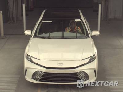 2025 Toyota Camry XLE - zdjęcie 2 z 24 - miniatura