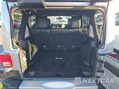 2015 Jeep Wrangler Unlimited Sahara - zdjęcie 16 z 21 - miniatura