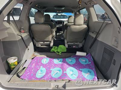 2012 Toyota Sienna 7-Passenger 119.3" WB - zdjęcie 16 z 30 - miniatura